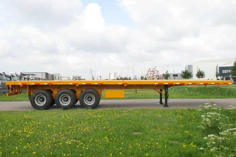 Rimorchio a pianale per container